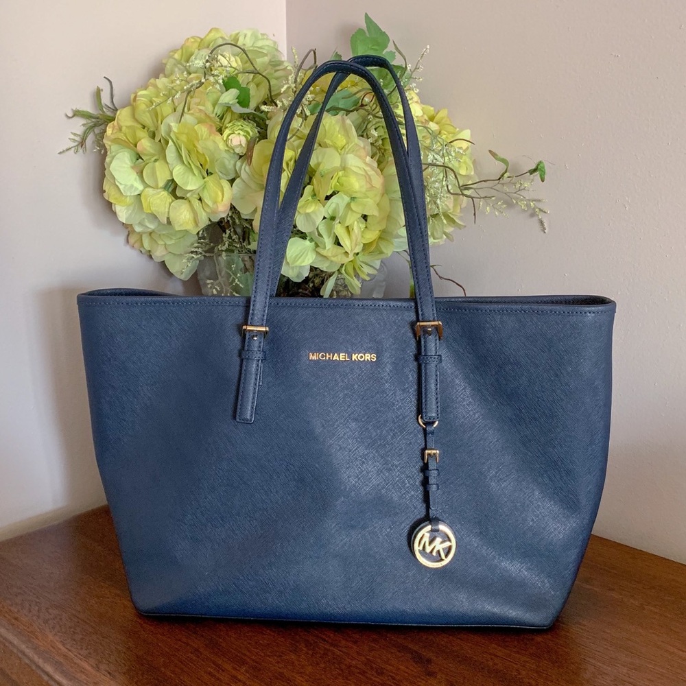 Michael Kors Jet Set Travel Tote in Navy